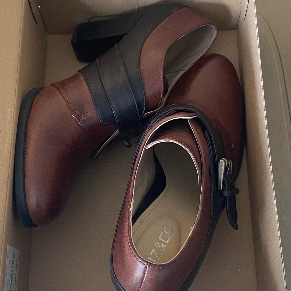 Shoes size 10M